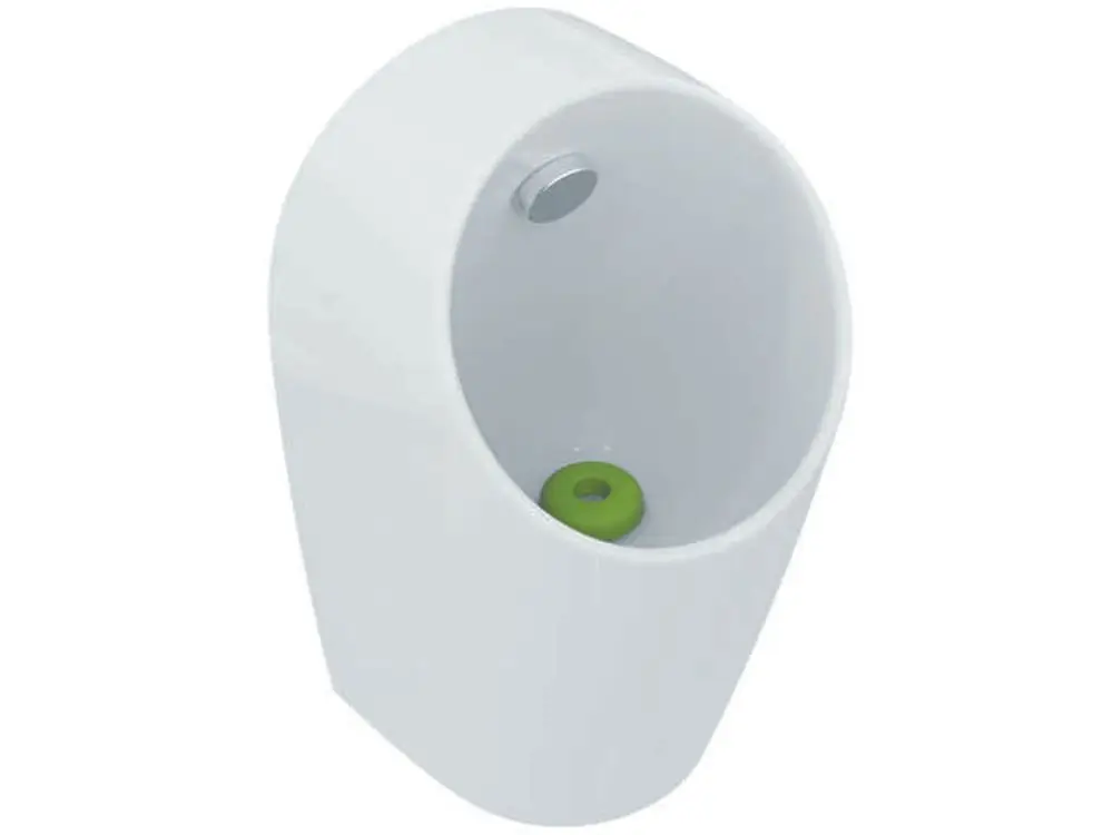 Weißes Urinal von Ideal Standard, oval geformt, ohne Wasserfunktion, mit einem grünen Element im Inneren. Eignet sich für den Einsatz in öffentlichen Toiletten.